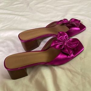 Aerosoles fuchsia pink leather mules size 9